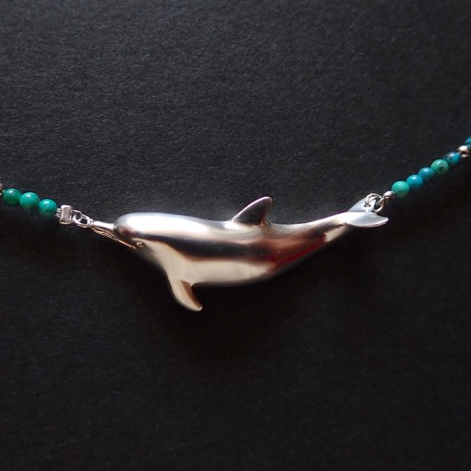 イルカのネックレス