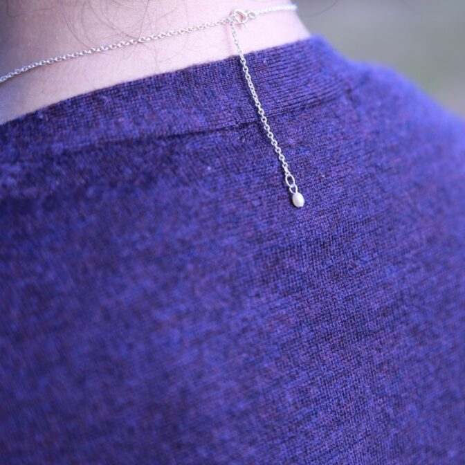 ネックレス着用時 後ろからのアングル