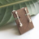 雫型のシルバーイヤリング