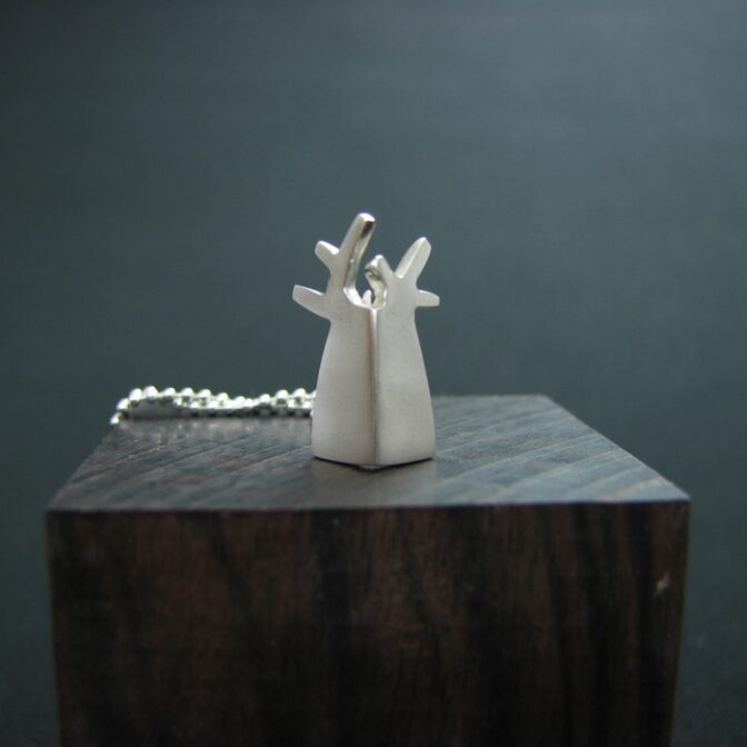 バオバブのシルバーアクセサリーの画像