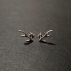鹿の角のシルバーピアス