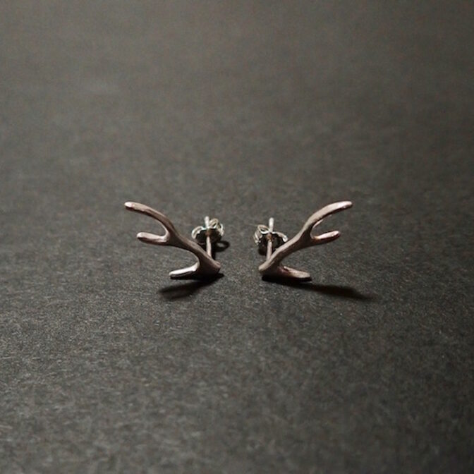 鹿の角のシルバーピアス