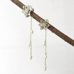 麻の葉模様モチーフとパールチャームのシルバーイヤリング