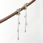 麻の葉模様モチーフとパールチャームのシルバーイヤリング