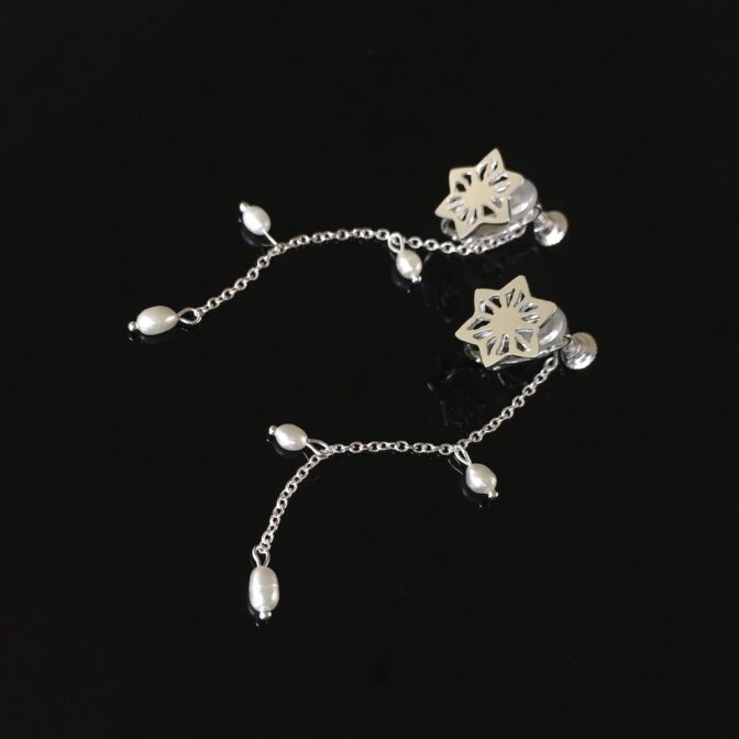 麻の葉模様モチーフとパールチャームのシルバーイヤリング