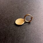 満月モチーフの真鍮イヤリング