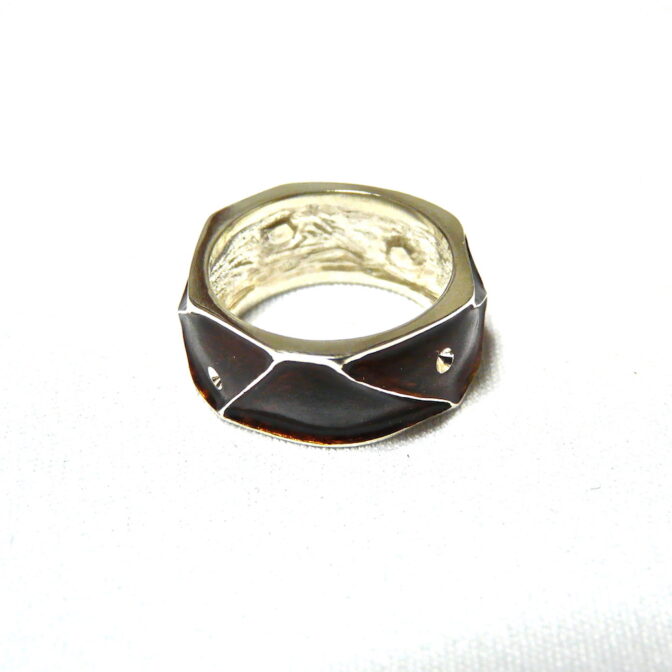 漆とシルバーのリング