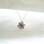 麻の葉模様モチーフのシルバーネックレス