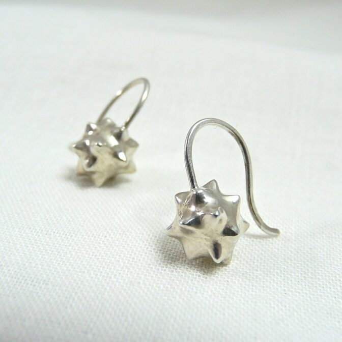 コンペイトウモチーフのシルバーピアス