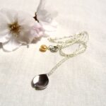 桜の花びらのシルバーネックレス
