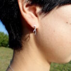 鹿の角のシルバーピアス着用画像