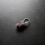 杉の葉モチーフのシルバーピアス