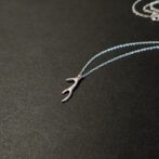 鹿の角のシルバーネックレス