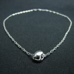 カメモチーフのシルバーネックレス