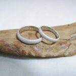 プラチナ製内側に模様を彫り込んだマリッジリング