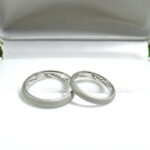 プラチナ製内側に模様を彫り込んだマリッジリング