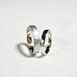 プラチナ製ペリドットの入ったマリッジリング