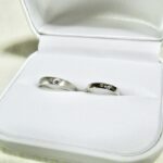 プラチナ製ペリドットの入ったマリッジリング