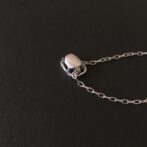 かめモチーフのシルバー製ネックレス