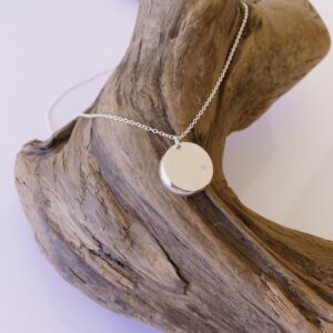 三日月と星モチーフのシルバーネックレス