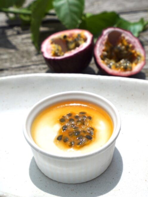 ココナッツブラマンジェ／パッションフルーツソース