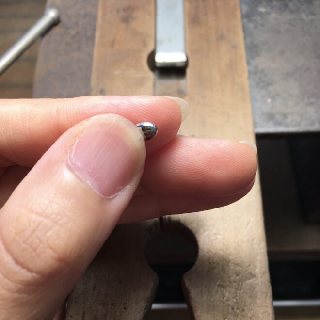 米粒モチーフのプラチナ製ネックレス制作過程