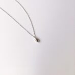 米粒モチーフのプラチナ製ネックレス