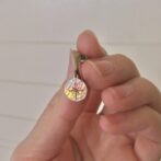 星の透かし模様が入った真鍮製イヤリング