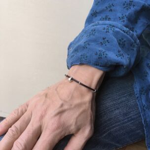 ハード系ではない、ナチュラルなメンズアクセサリー