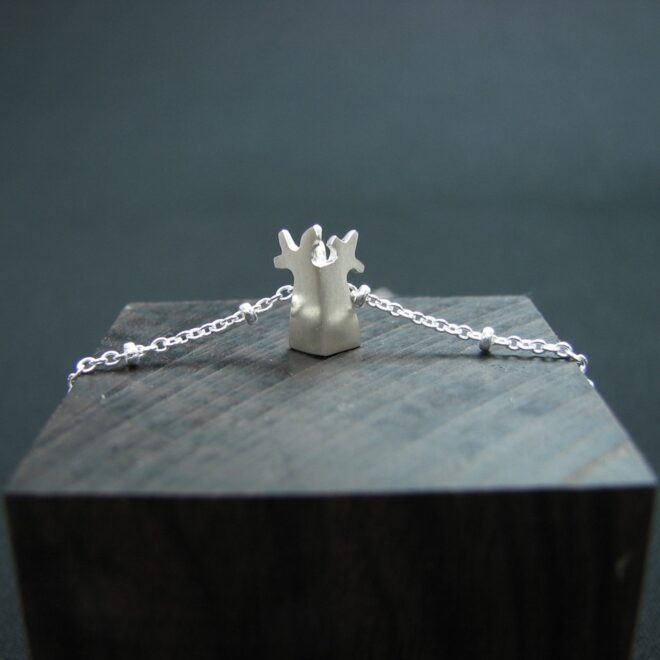 バオバブモチーフのシルバーネックレス