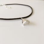 シルバーとレザーのマンタチョーカー