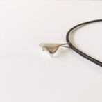 シルバーとレザーのマンタチョーカー