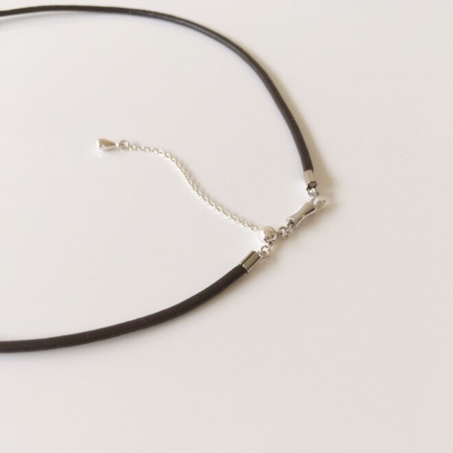 チョーカーの金具部分