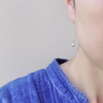 雫モチーフのシルバー製ロングピアス