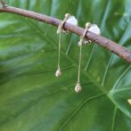 雫モチーフのシルバー製ロングイヤリング