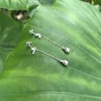 雫モチーフのシルバー製ロングピアス